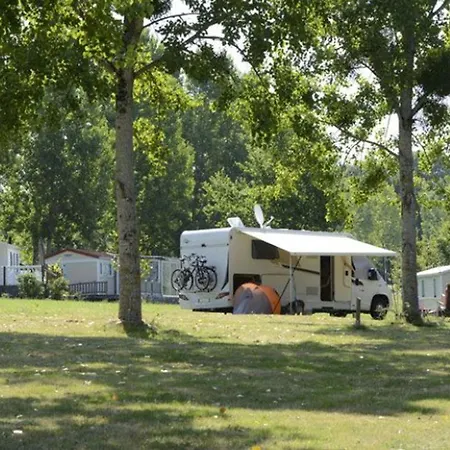 Tente Spacieuse, Animaux Acceptes - 5 Pers. - Api-1-52-2801 *